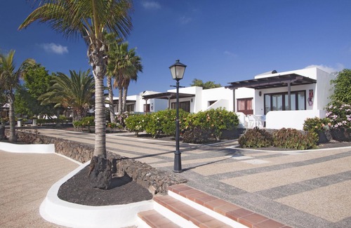 Playa Blanca Hotel | Bungalows Playa Limones