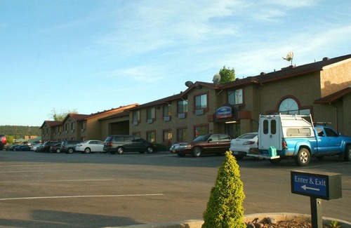 Williams Hotel | Howard Johnson by Wyndham Williams