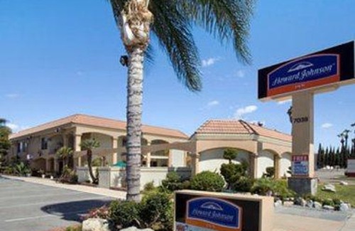 Buena Park Hotel | Howard Johnson by Wyndham Buena Park
