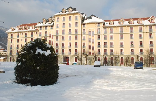 Allevard Hotel | Terres de France - Appart'Hotel le Splendid