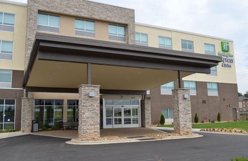 University Place Hotel | Holiday Inn Express & Suites - Charlotte NE - University Area, an Ihg Hotel