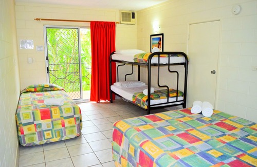 Coconut Grove Hotel | Coconut Grove Holiday Apartments