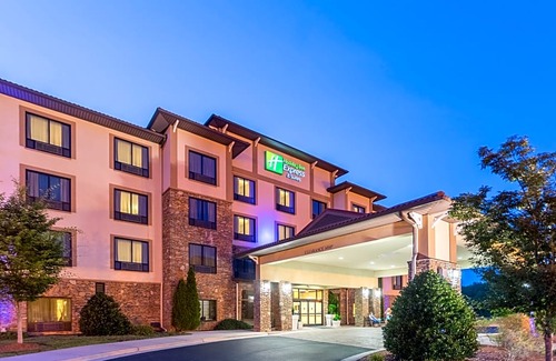 Lexington Hotel | Holiday Inn Express Hotel & Suites Lexington North West-The Vineyard, an IHG Hotel