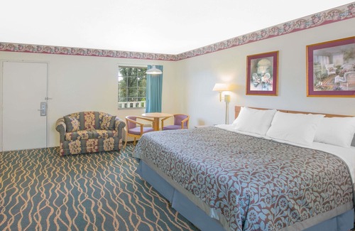 Hardy Hotel | Days Inn by Wyndham Hardy