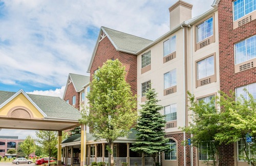 Novi Hotel | Country Inn & Suites by Radisson, Novi, MI