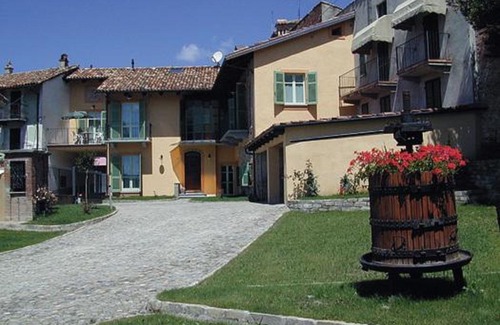 Monforte d'Alba Hotel | Hotel Il Grappolo d'Oro