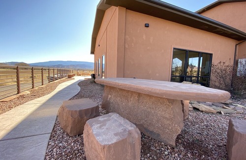 Torrey Hotel | Red Sands Hotel