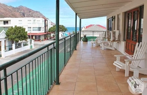 Gordons Bay Central Hotel | Le Bay Lodge