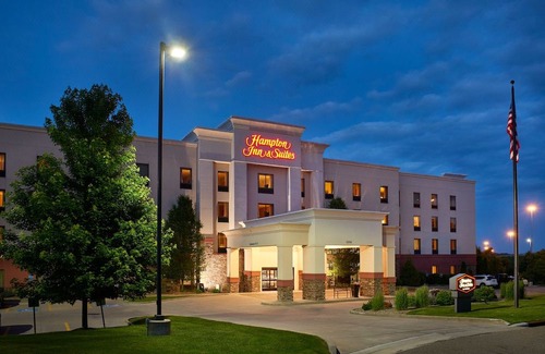 Canton Hotel | Hampton Inn & Suites Canton