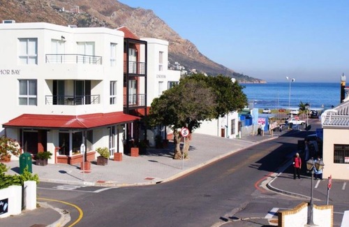 Gordons Bay Central Hotel | Le Bay Lodge