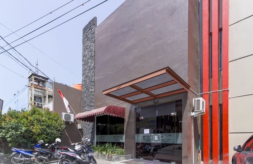 North Cirebon Hotel | RedDoorz Near Pasar Pagi Cirebon