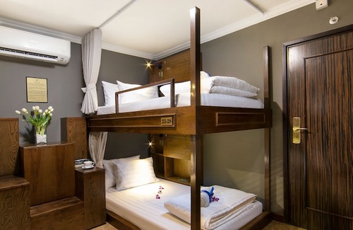 Hang Dao Hotel | Little Charm Hanoi Hostel