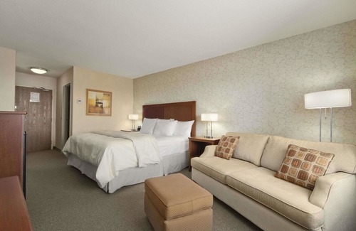 Brandon Hotel | Days Inn & Suites by Wyndham Brandon