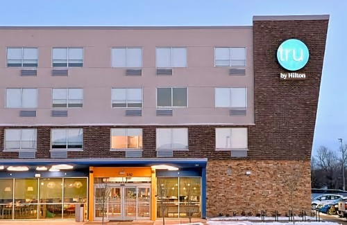 Lawrence Hotel | Tru by Hilton Lawrence
