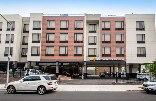 Mott Haven Hotel | Comfort Inn & Suites Near Stadium
