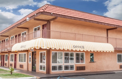 Barstow Hotel | Days Inn by Wyndham Barstow