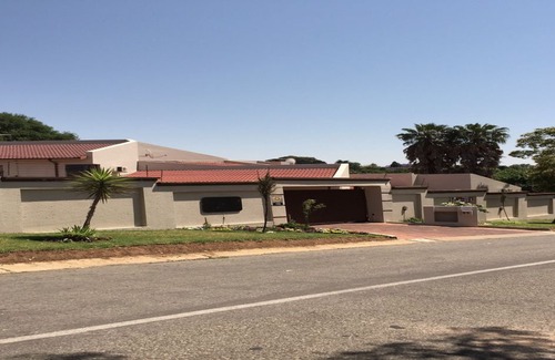 Sandown Hotel | Marion Lodge