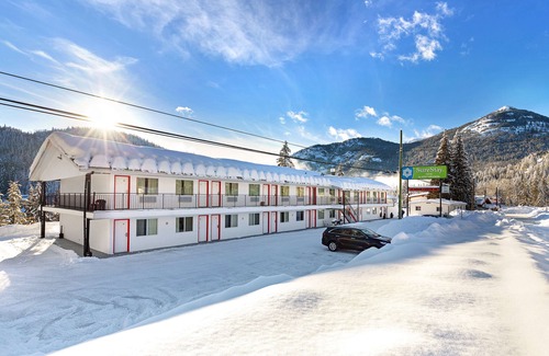 Rossland Hotel | SureStay Hotel by Best Western Rossland Red Mountain