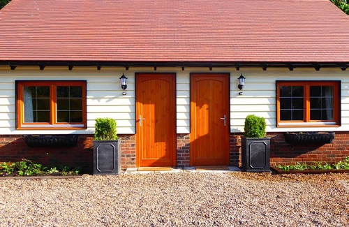 Lower Assendon Hotel | Handywater Cottage B&B