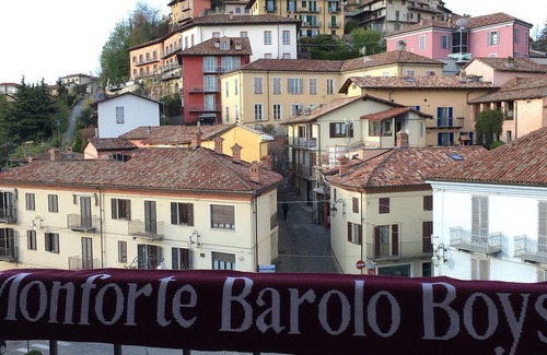 Monforte d'Alba Hotel | Hotel Il Grappolo d'Oro