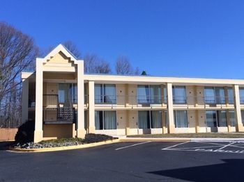 Toddville Road Hotel | Days Inn by Wyndham Charlotte Airport North