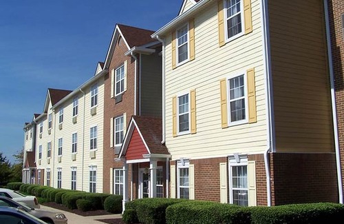 Potomac Falls Hotel | Hawthorn Suites Sterling Dulles North