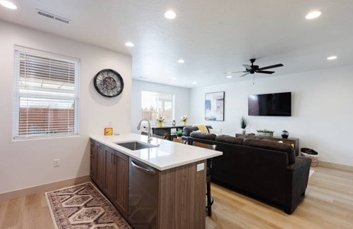 Santa Clara House | Santa Clara Base Camp New Home with Private Hot Tub!