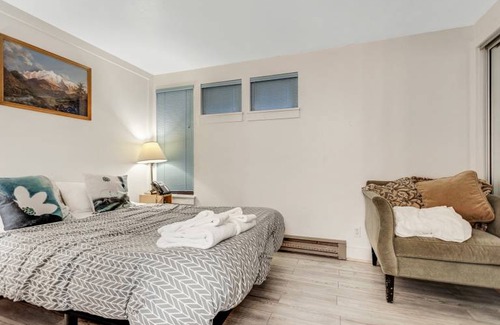 Bear Valley Apartment | Newly Remodeled Mountain Condo In The Heart Of Bear Valley!: Creekside Condo 106