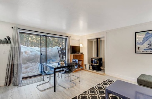 Bear Valley Apartment | Newly Remodeled Mountain Condo In The Heart Of Bear Valley!: Creekside Condo 106