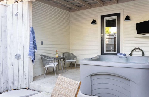 Fredericksburg Apartment | Hot Tub, King Bed, Walk to Main, Luxe Bath - No. 1