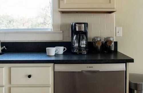 Fredericksburg House | Hot Tub, 2 Br, Full Kitchen - Cedar Haus