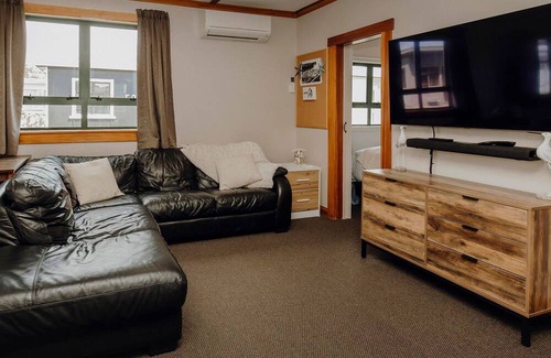 Urenui House | Sea Esta Urenui Motor Camp