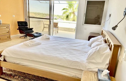 Zikhron Ya'aqov Villa | Cheerful 4-bedroom home with Sea & Nature VISTA