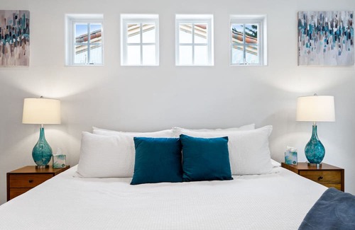 Eastside Santa Cruz Villa | Luxury Santa Cruz Villa: Beachside Paradise with New Hot Tub & Fast Wi-Fi