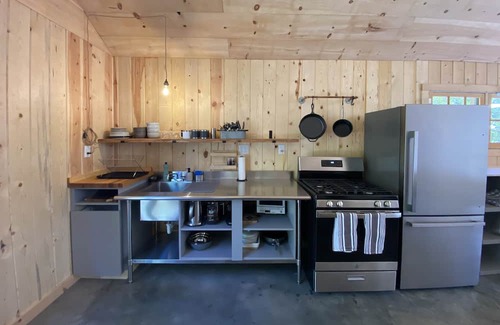 Ojai House | Spacious and modern Ojai barn in the middle of an orange grove