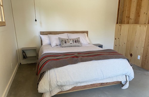 Ojai House | Spacious and modern Ojai barn in the middle of an orange grove