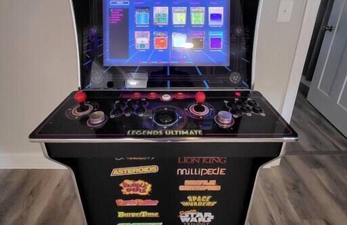 Winston - Salem House | Winston: King Beds, Hot Tub, Firepit, Games & Arcade