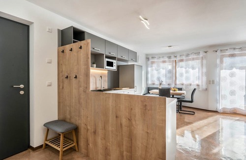 Baselga di Pine Apartment | Apartment 'Casa Ravanelli 3' with Mountain View and Shared Terrace