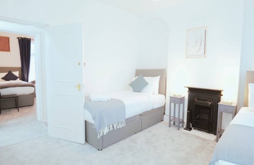 Stafford House | Town Centre House with parking, Wi-Fi