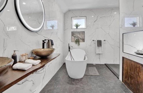 South Philadelphia House | NEW | Private Rooftop Jacuzzi | Skyline Views