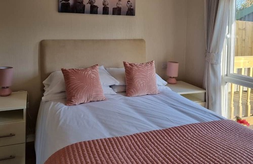 Little Weighton Cabin | 2 bedroom accommodation in Little Weighton, Nr Beverley