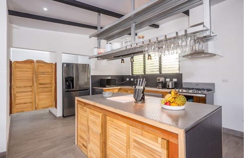 Santa Barbara House | $$$ White House $$$