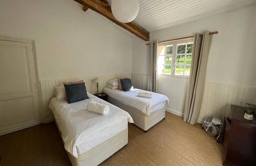 Levignac-de-Guyenne Villa | Rural Villa with an amazing outdoor living space by the heated pool