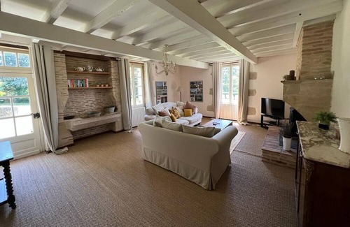 Levignac-de-Guyenne Villa | Rural Villa with an amazing outdoor living space by the heated pool