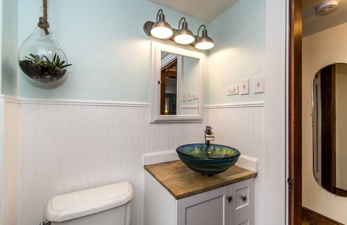 Kittery House | Bright, Open Maine Seacoast Cape Cottage - Close to Everything!