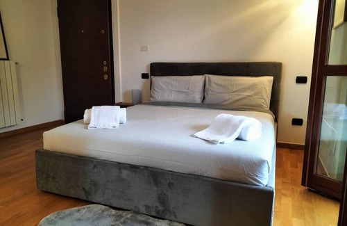 Zona Padova Apartment | Casa Atene Luminoso Appartamento su due livelli a Milano