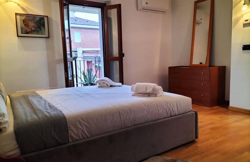 Zona Padova Apartment | Casa Atene Luminoso Appartamento su due livelli a Milano