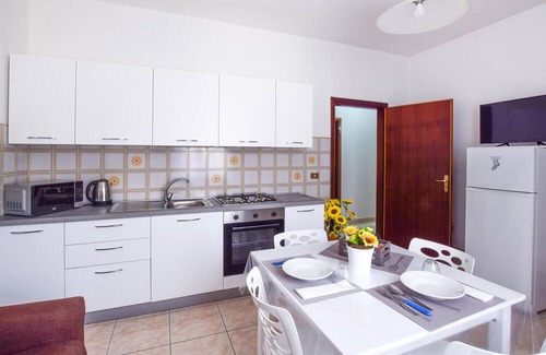 Campora San Giovanni Apartment | Enjoy a relaxing vacation in this bright and friendly apartment Campora San Giovanni.