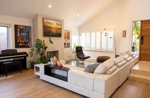 Maroubra House | Resort Style home close to Beach with Pool & Sauna