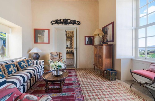 Macher House | Spend a wonderful vacation in the inviting cottage near the sea.